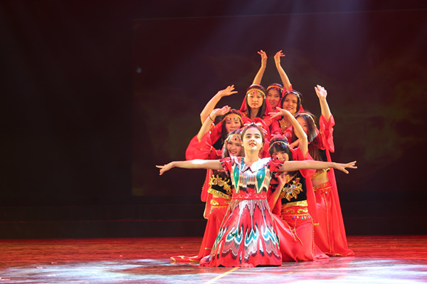 江南大学江南在线学院2016年“My Heart Goes with You” 迎新晚会圆满落幕