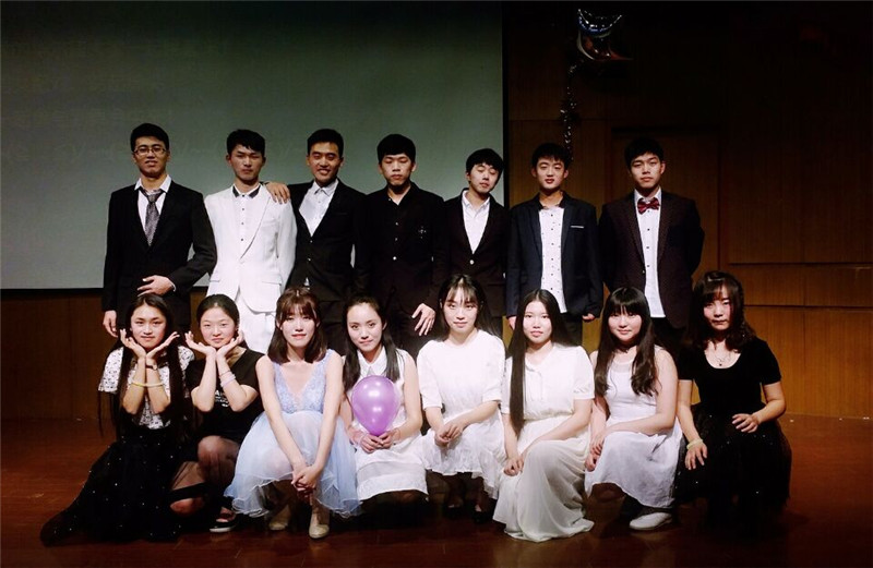 江南在线学院举行2016年女生节舞会