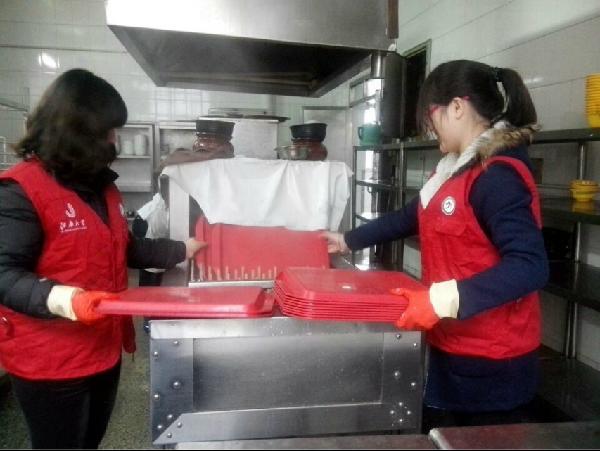 追随一种精神，奉献一片爱心——记江南在线学院青年志愿者协会雷锋月活动