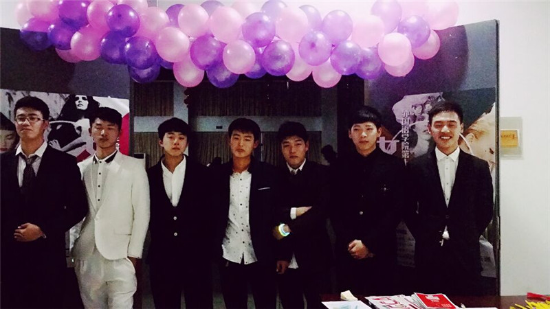 江南在线学院举行2016年女生节舞会