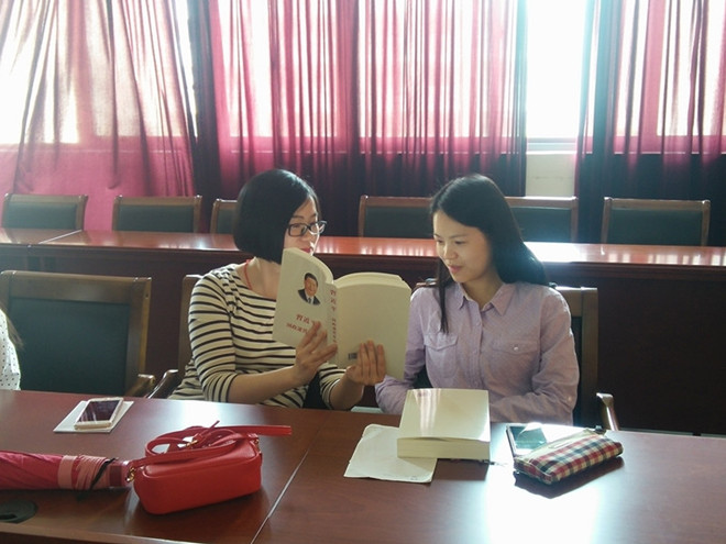 江南在线学院2013学生党支部召开“两学一做”理论学习交流会